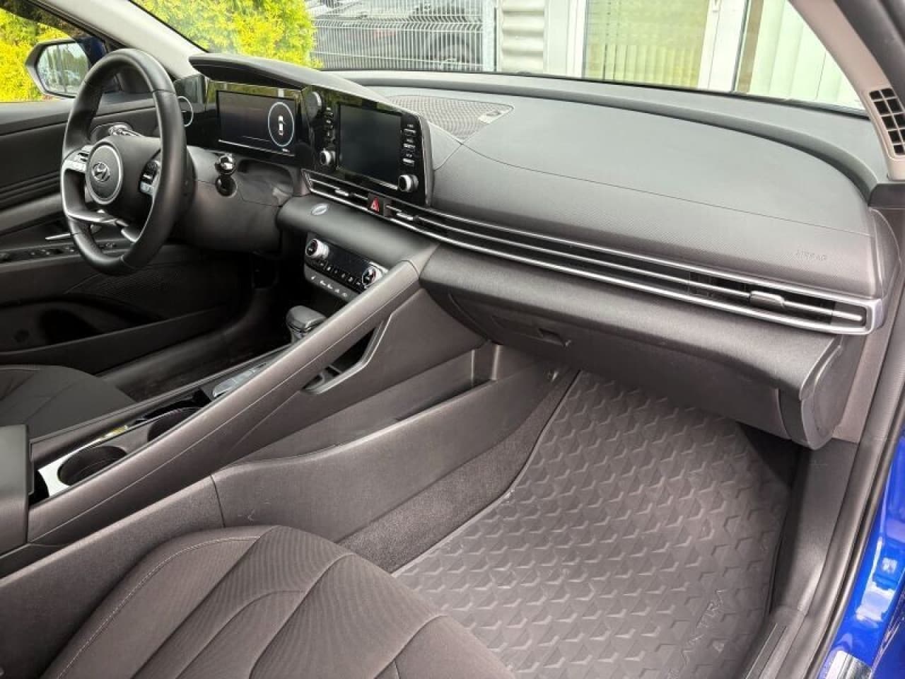 Hyundai Elantra - zdjęcie 9
